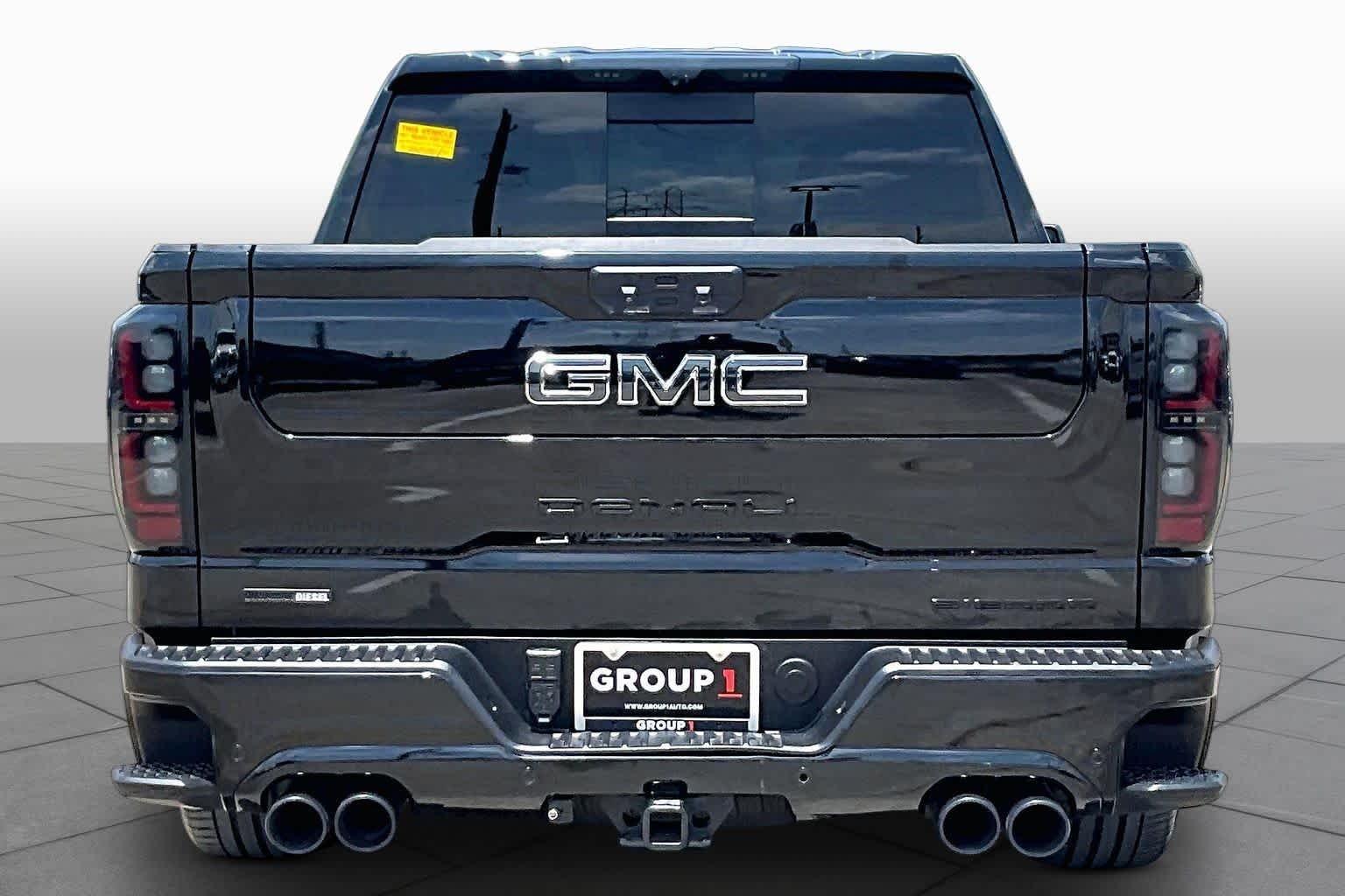 Used 2025 Onyx Black GMC Denali Ultimate image 9