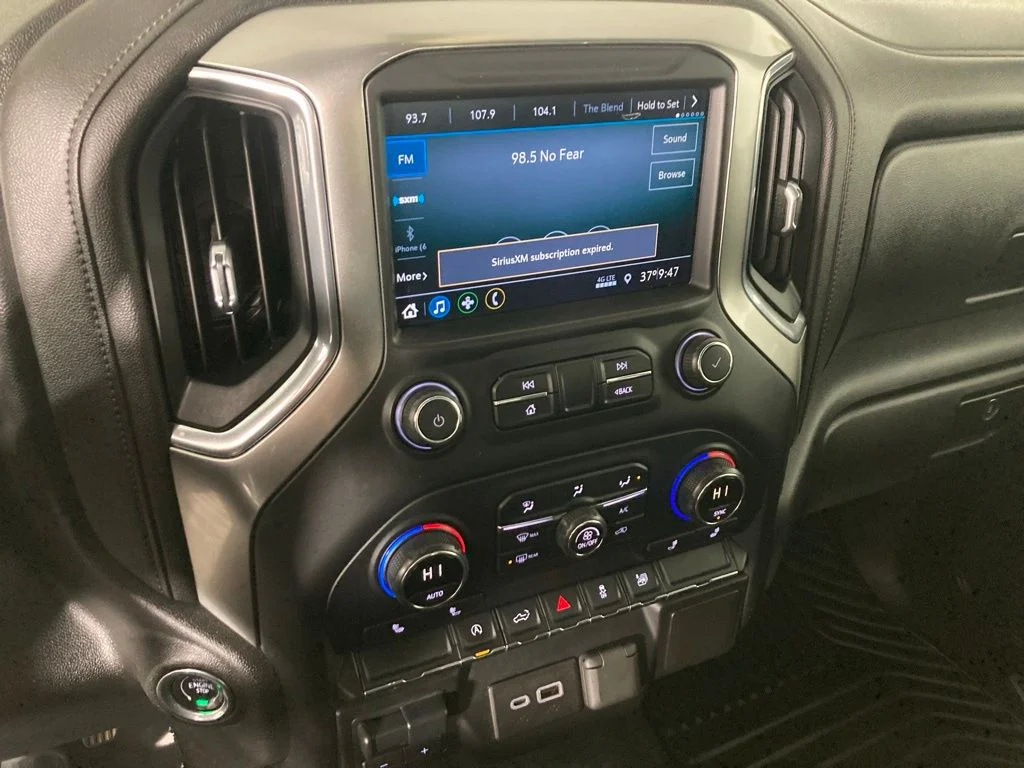 Used 2021 Chevrolet Silverado 1500 LT with VIN 1GCRYDED6MZ115626 for sale in Elk River, Minnesota