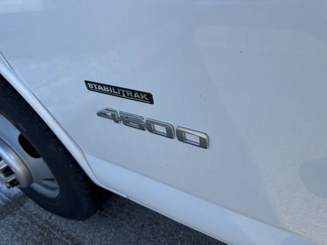 New 2025 Summit White Chevrolet 2WT image 11