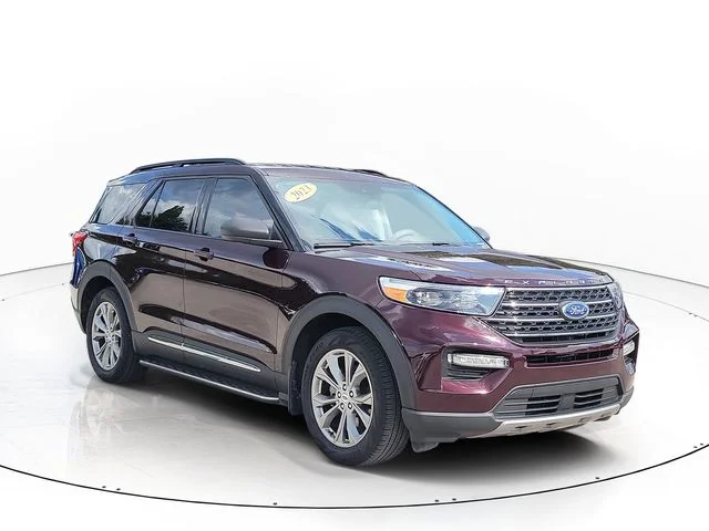 Used 2023 Red Ford XLT image 3