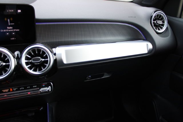 Used 2022 Black Mercedes-Benz GLB 250 image 21