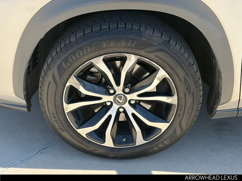 Used 2015 Silver Lexus 200t F Sport image 10
