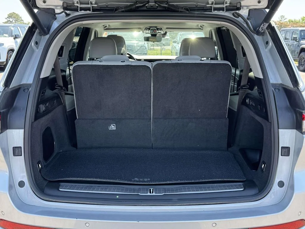 Used 2022 Silver Jeep Summit image 28