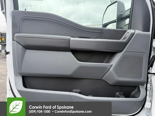 New 2026 Oxford White Ford XLT image 17