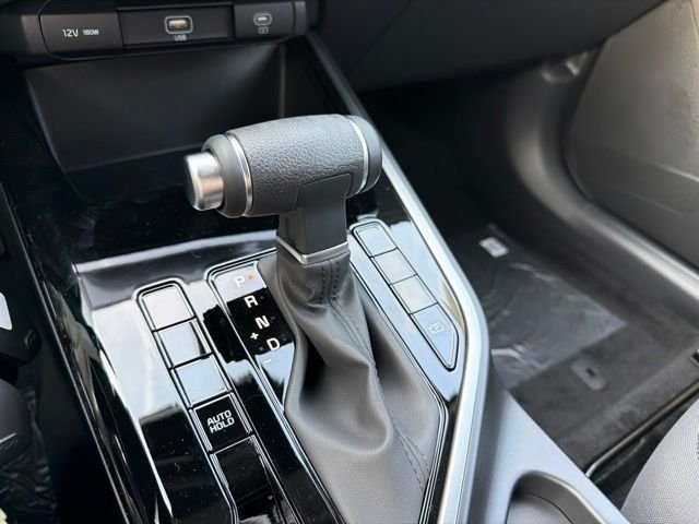 New 2026 Snow White Pearl Kia LX image 19