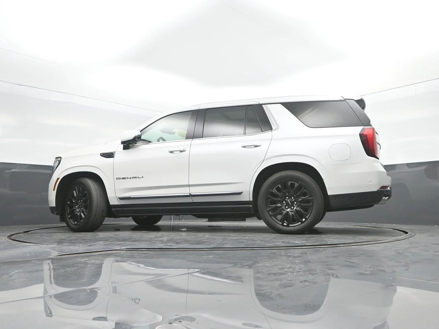 2025 GMC Yukon Denali Ultimate - Photo 42