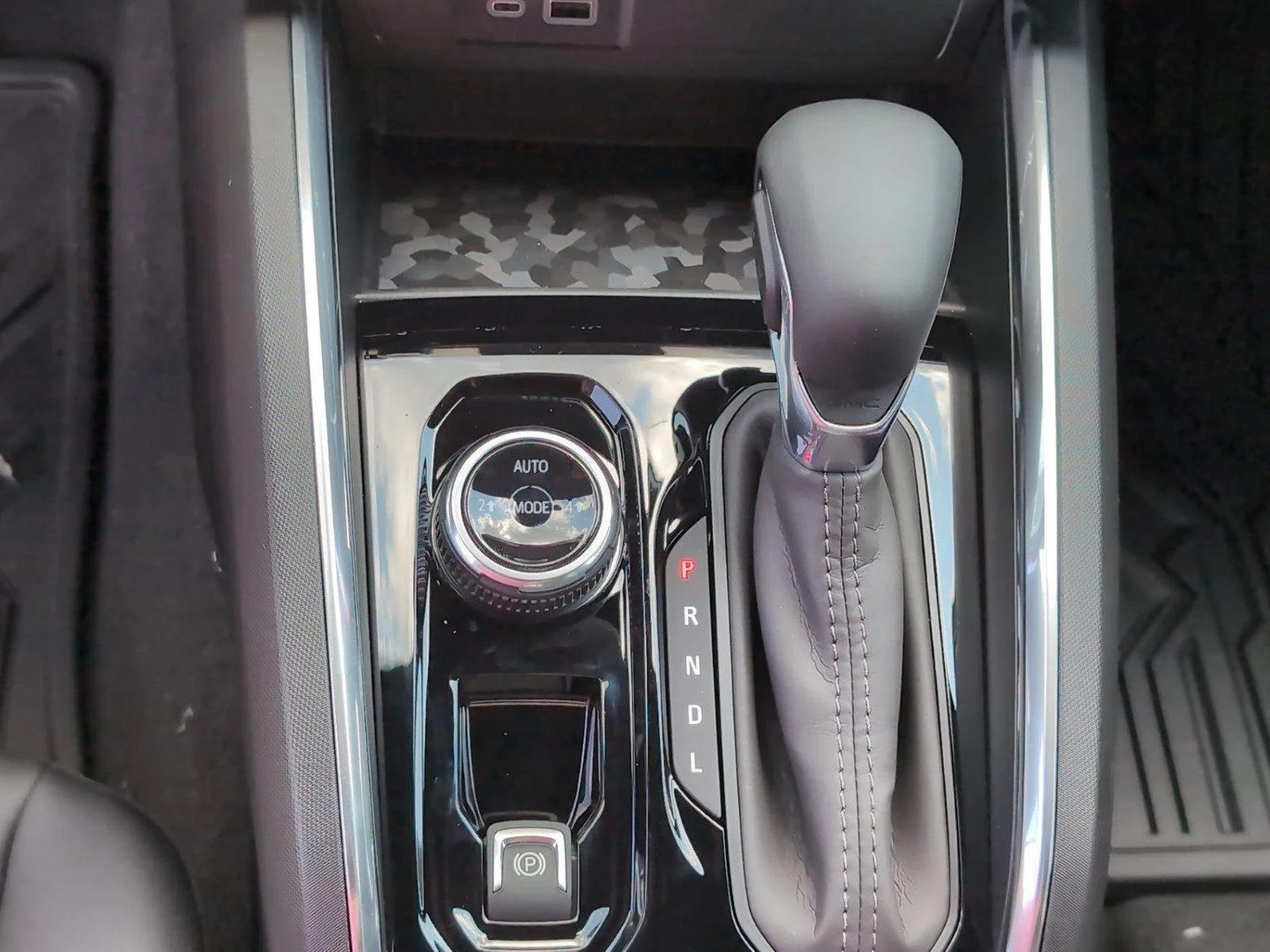 New 2026 Sterling Metallic GMC Elevation image 26
