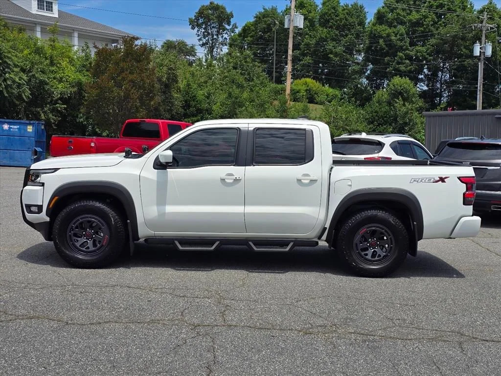 Used 2025 White Nissan PRO-X image 23