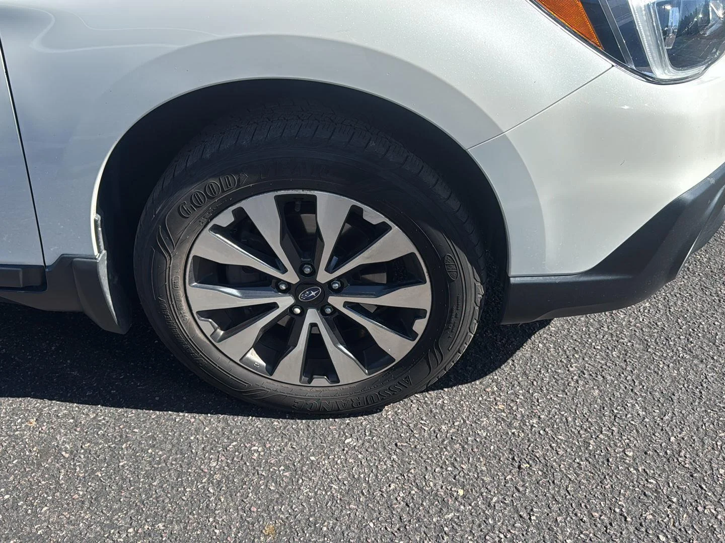 Used 2017 Crystal White Pearl Subaru Limited image 4