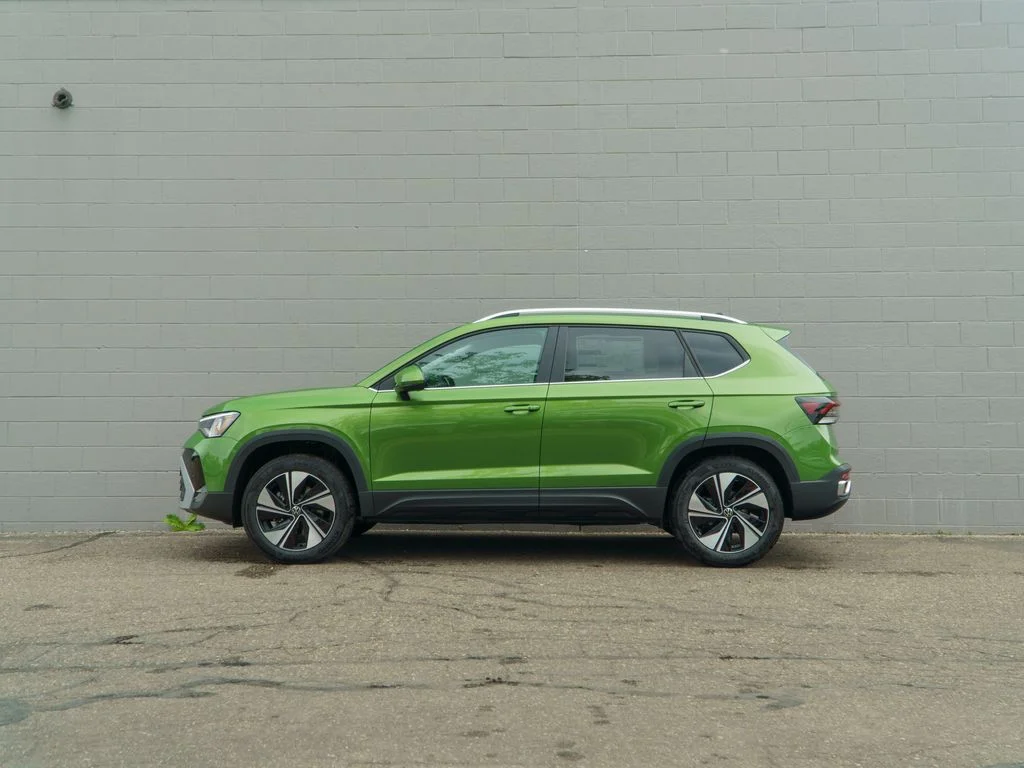 New 2026 Green Volkswagen 1.5T SE image 3