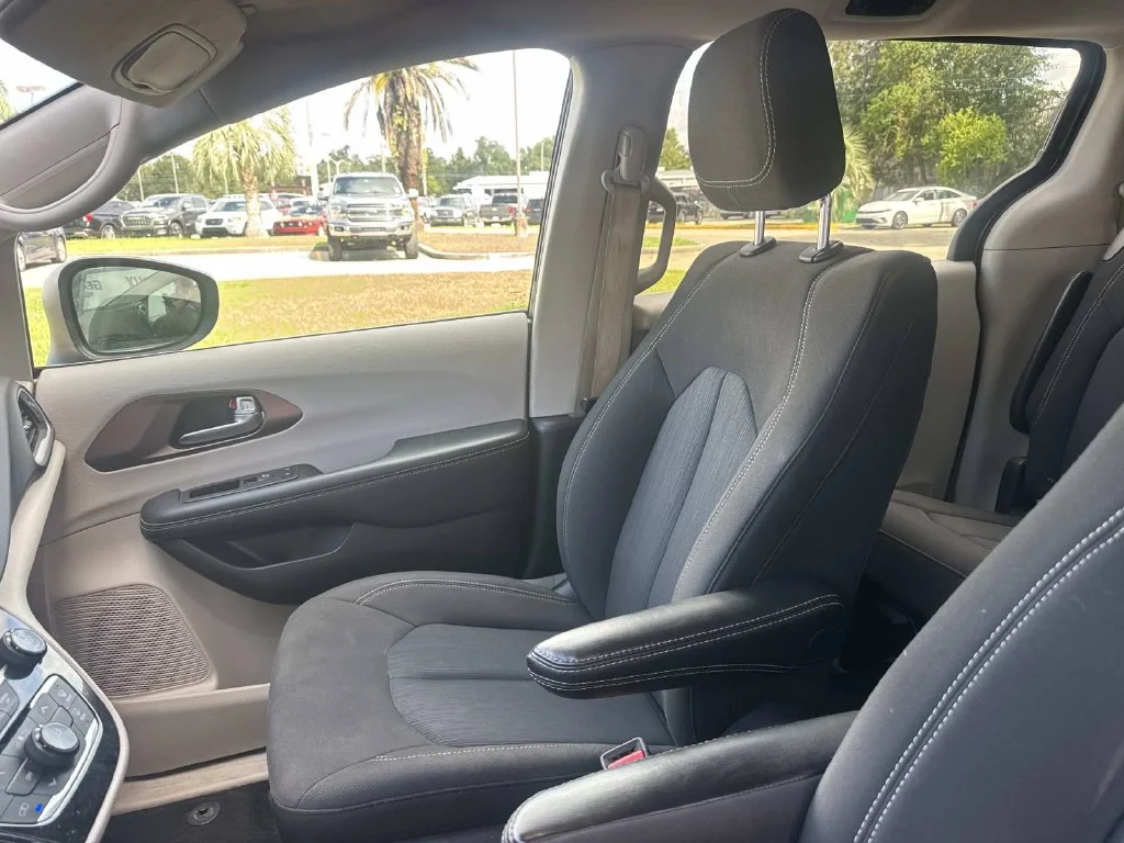 Used 2023 Gray Chrysler LX image 30