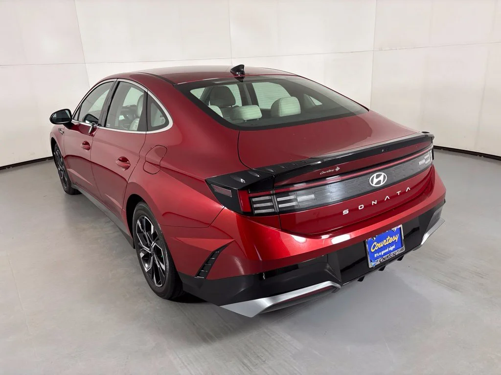 Used 2025 Red Hyundai SEL image 6