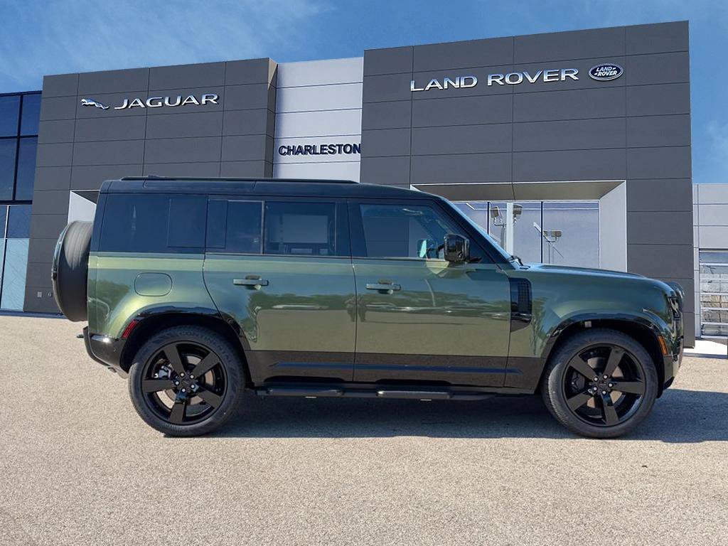 New 2026 Woolstone Green Metallic Land Rover X-Dynamic SE image 6