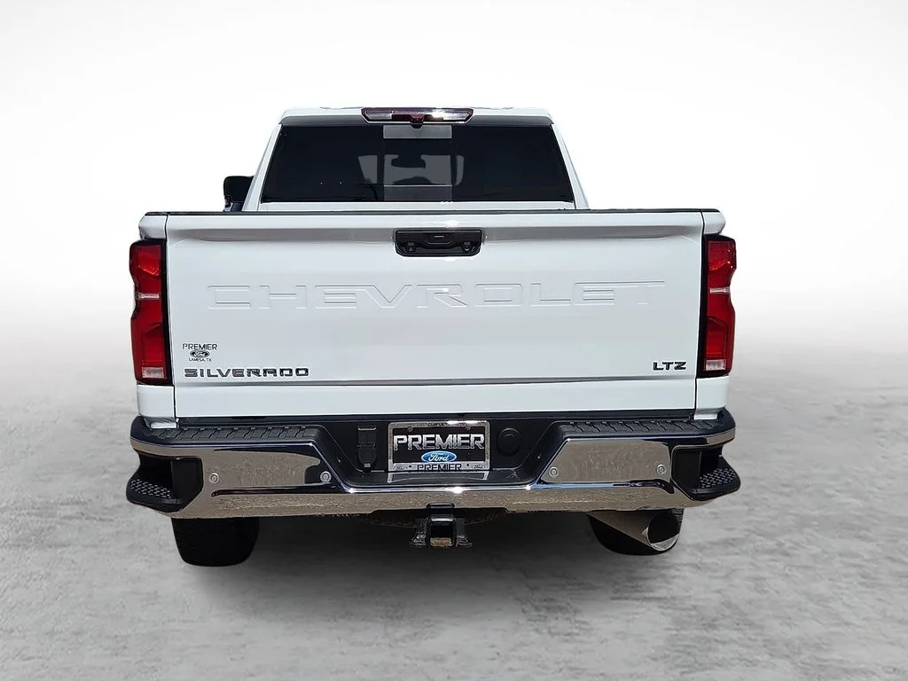 Used 2025 White Chevrolet LTZ image 9