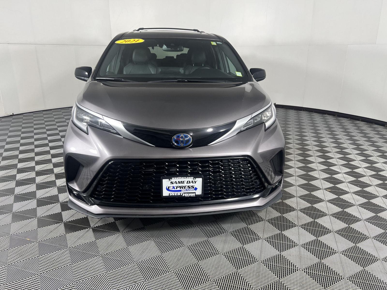 Used 2021 Gy Toyota XSE image 17
