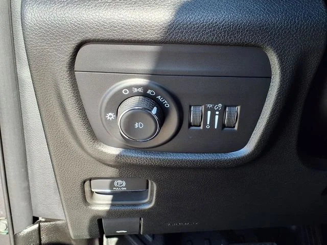 Used 2025 Gray Jeep Limited image 20