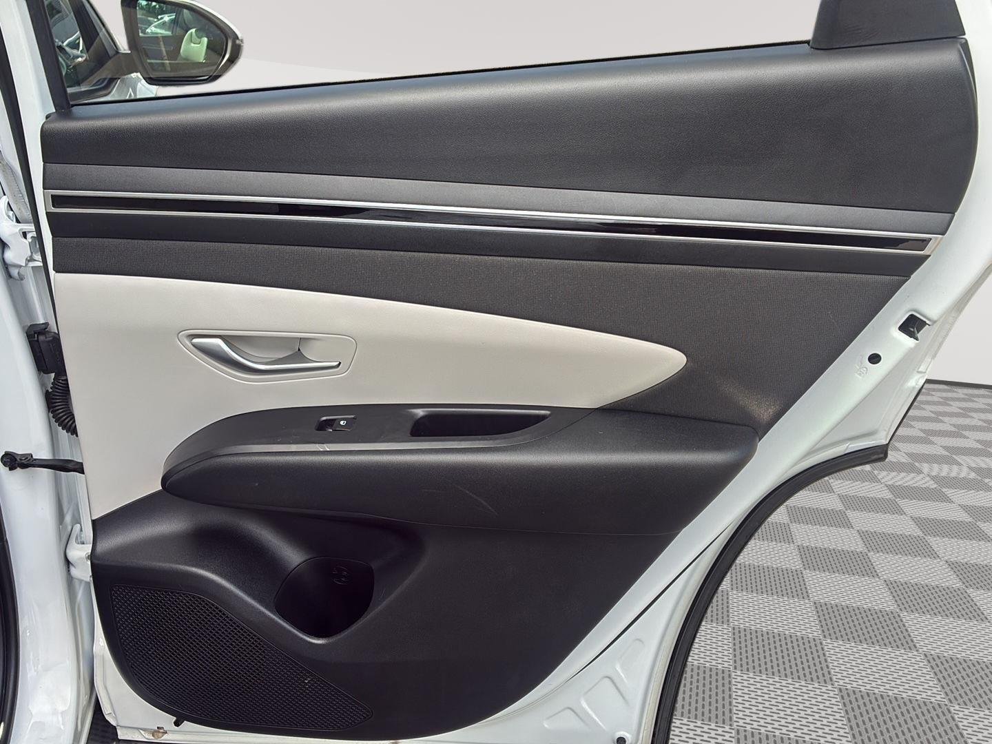 Used 2024 White Pearl Hyundai SEL image 14