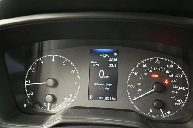 2025 Toyota Corolla LE - Photo 31