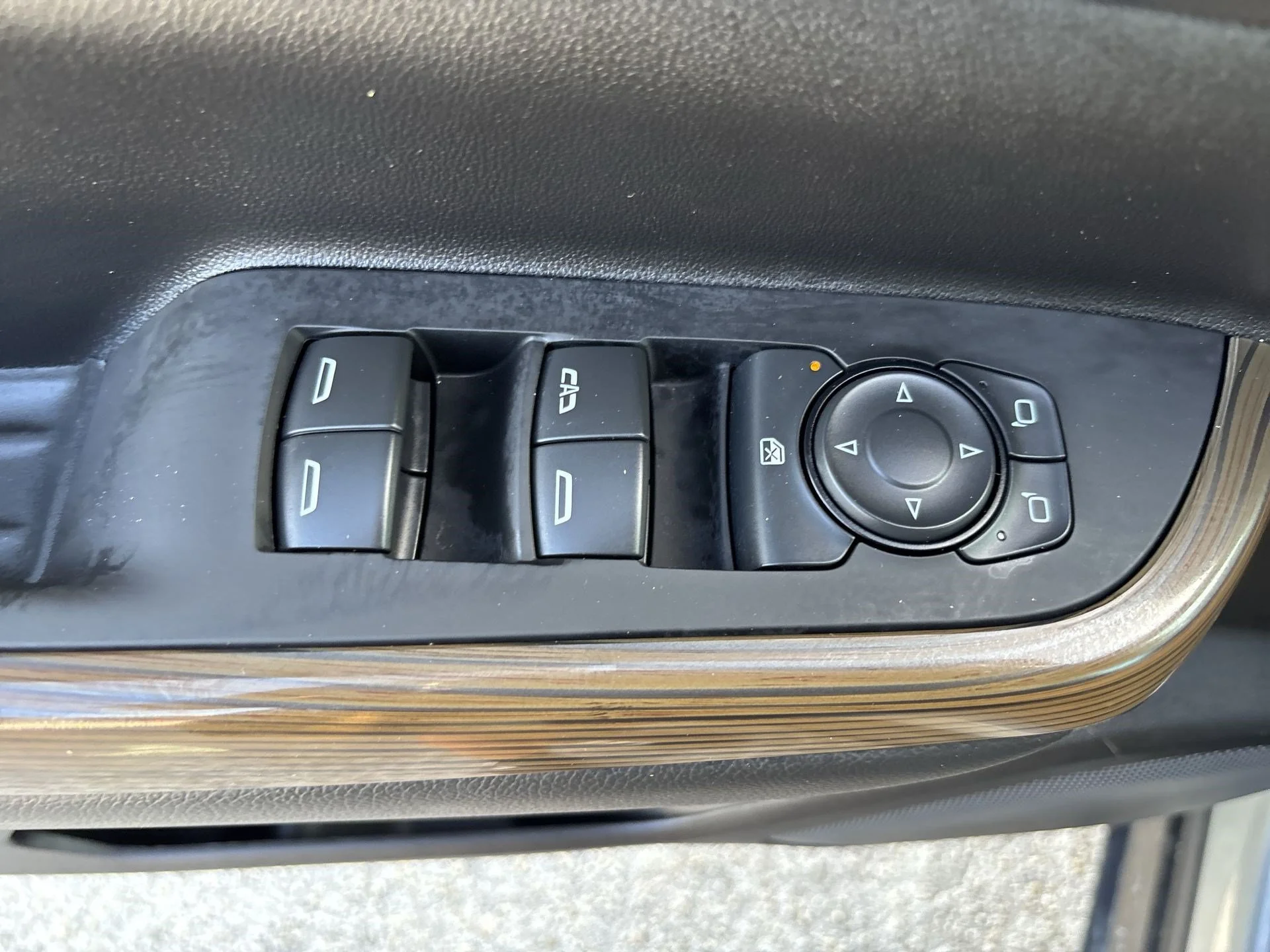 Used 2023 Sterling Metallic GMC SLE image 15
