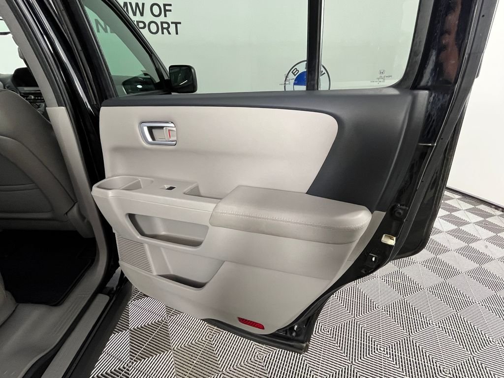 Used 2014 Black Honda EX-L image 21