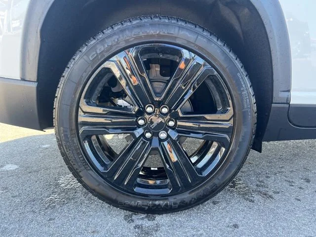New 2026 Summit White GMC Elevation image 6