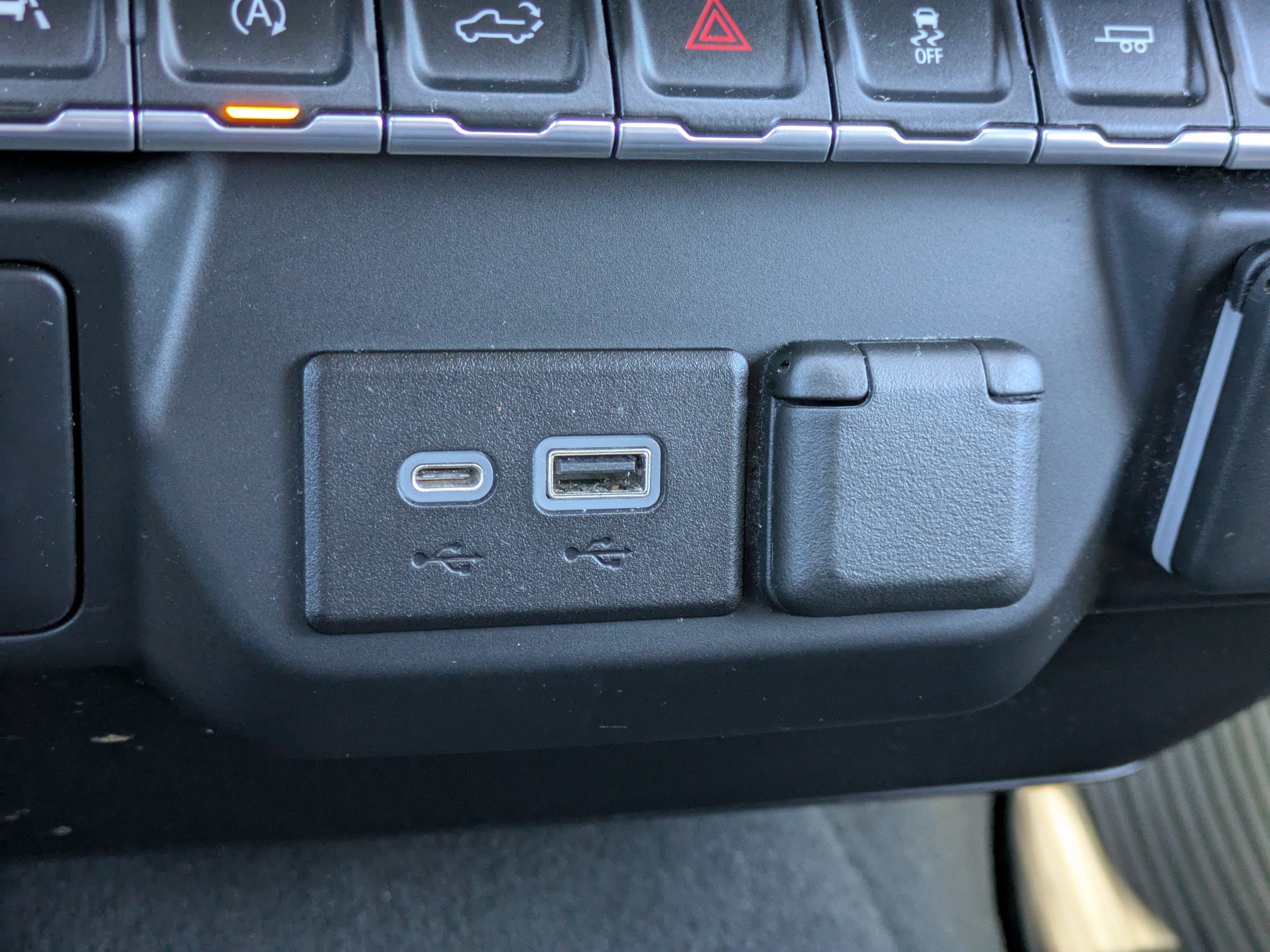 Used 2022 Summit White Chevrolet Custom image 26