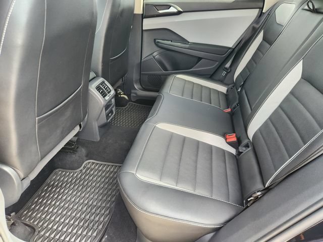 Used 2022  Volkswagen SEL image 30
