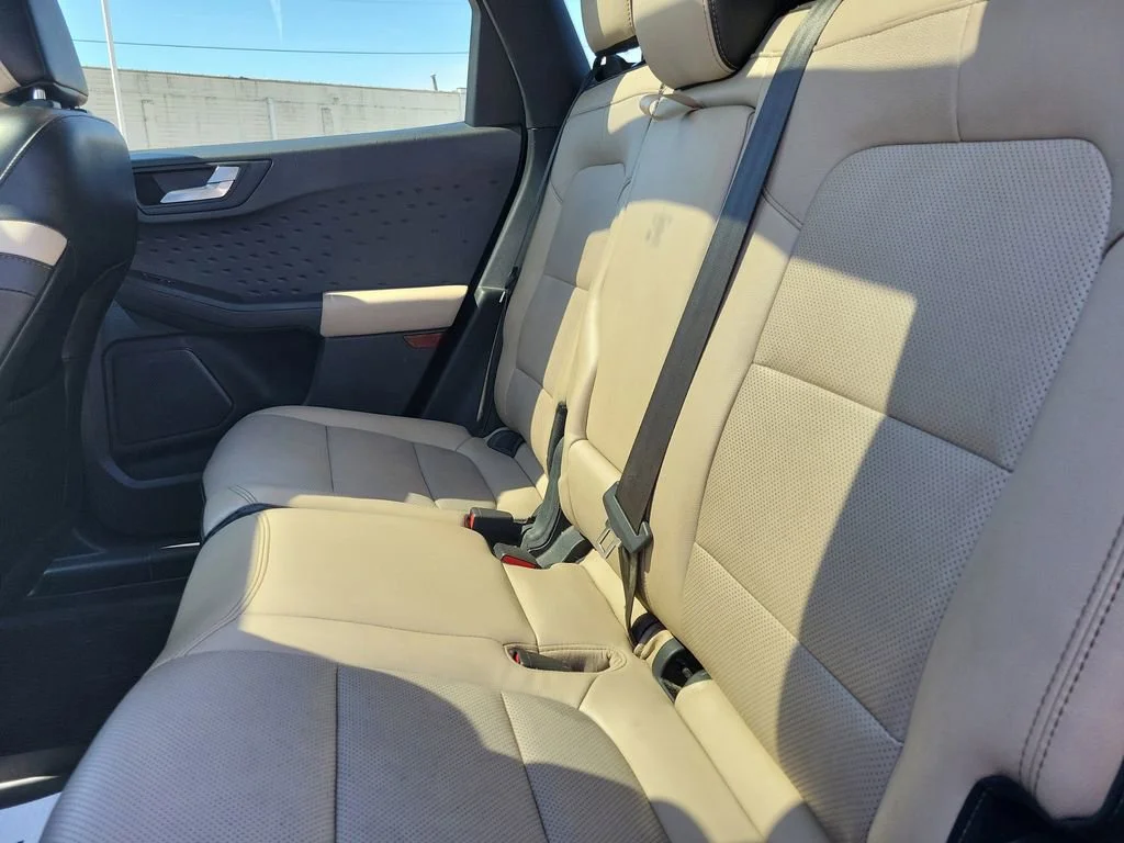 Used 2020  Ford Titanium Hybrid image 12
