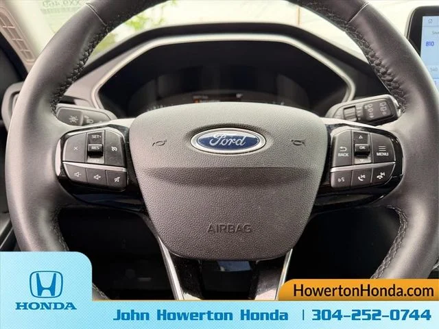 Used 2022 White Ford SE image 17