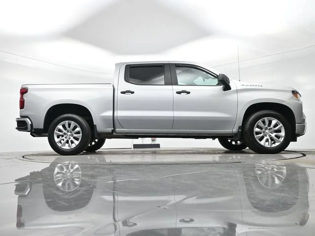 Used 2022 SILVER ICE METALLIC Chevrolet Custom image 29
