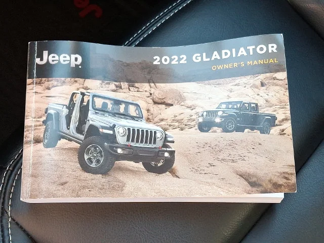 Used 2022 Green Jeep Overland image 27