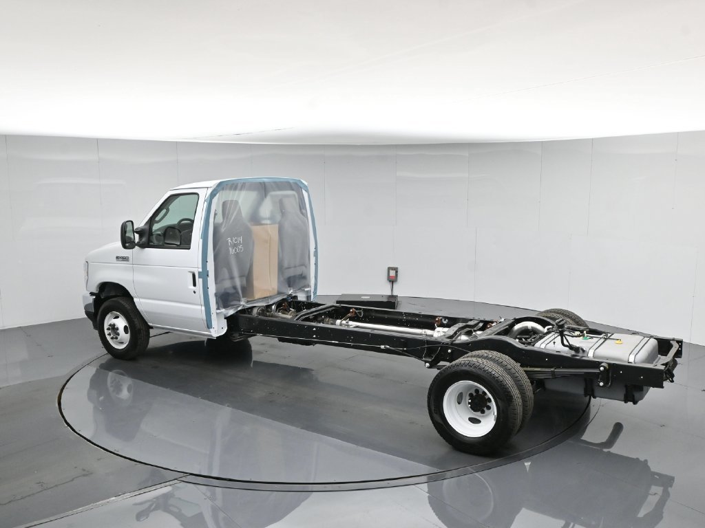 New 2027 White Ford Base image 30