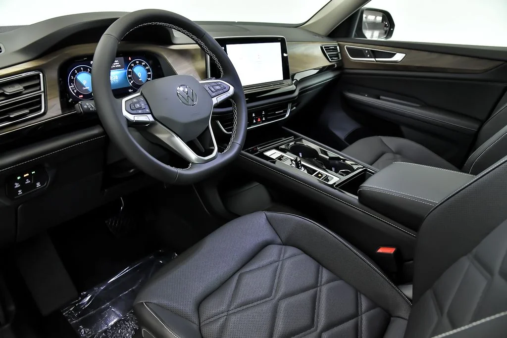 New 2026 Silver Volkswagen SE w/Technology image 5