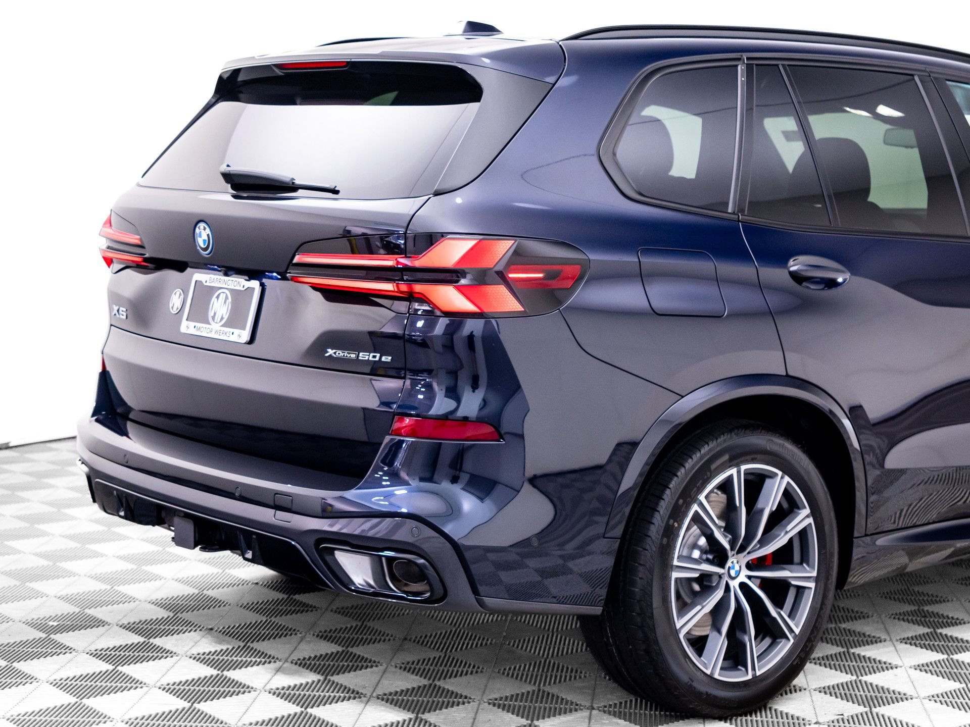 New 2026 Carbon Black Metallic BMW xDrive50e image 36