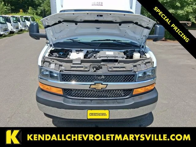 New 2024 Summit White Chevrolet 1WT image 17