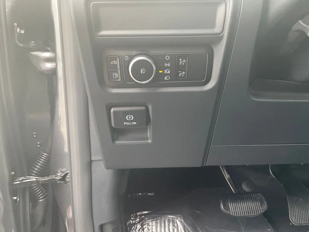 New 2026 Carbonized Gray Metallic Ford XLT image 12