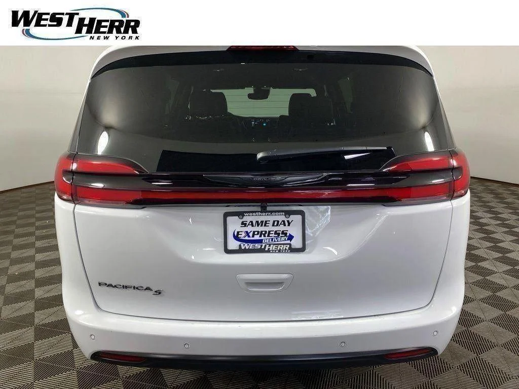 Used 2026 Bright White Clearcoat Chrysler Select image 21