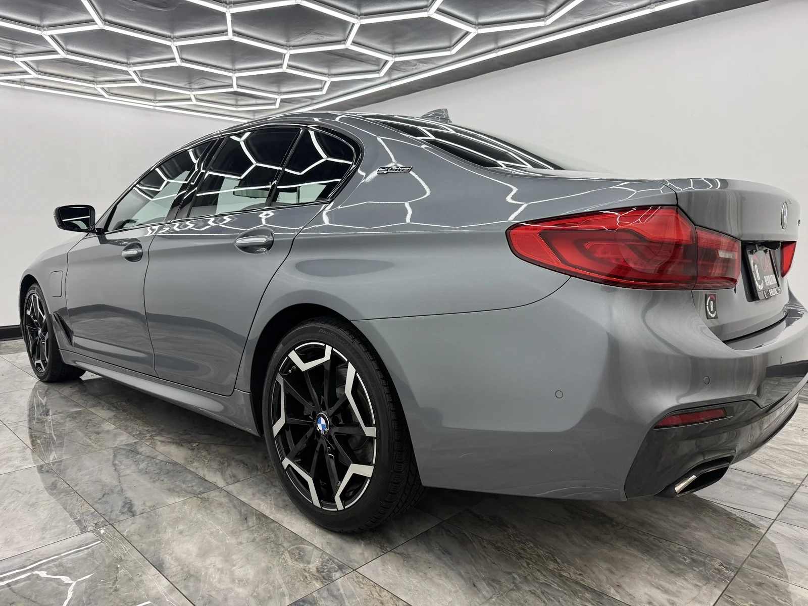 Used 2018 Bluestone Metallic BMW 530e xDrive iPerformance image 4