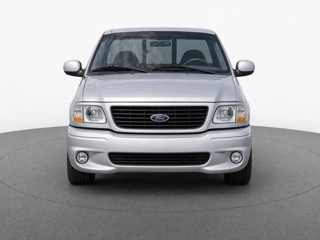 Used 2001  Ford SVT Lightning image 2