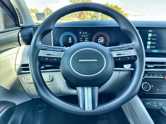 Used 2025 White Hyundai SEL image 14