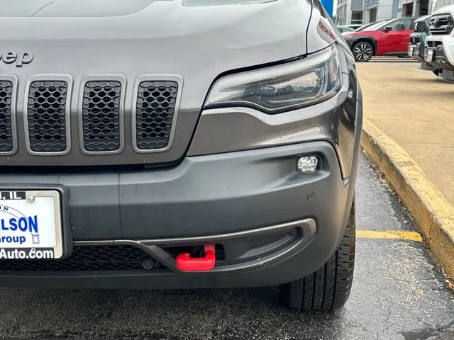 Used 2019 Gray Jeep Trailhawk image 3