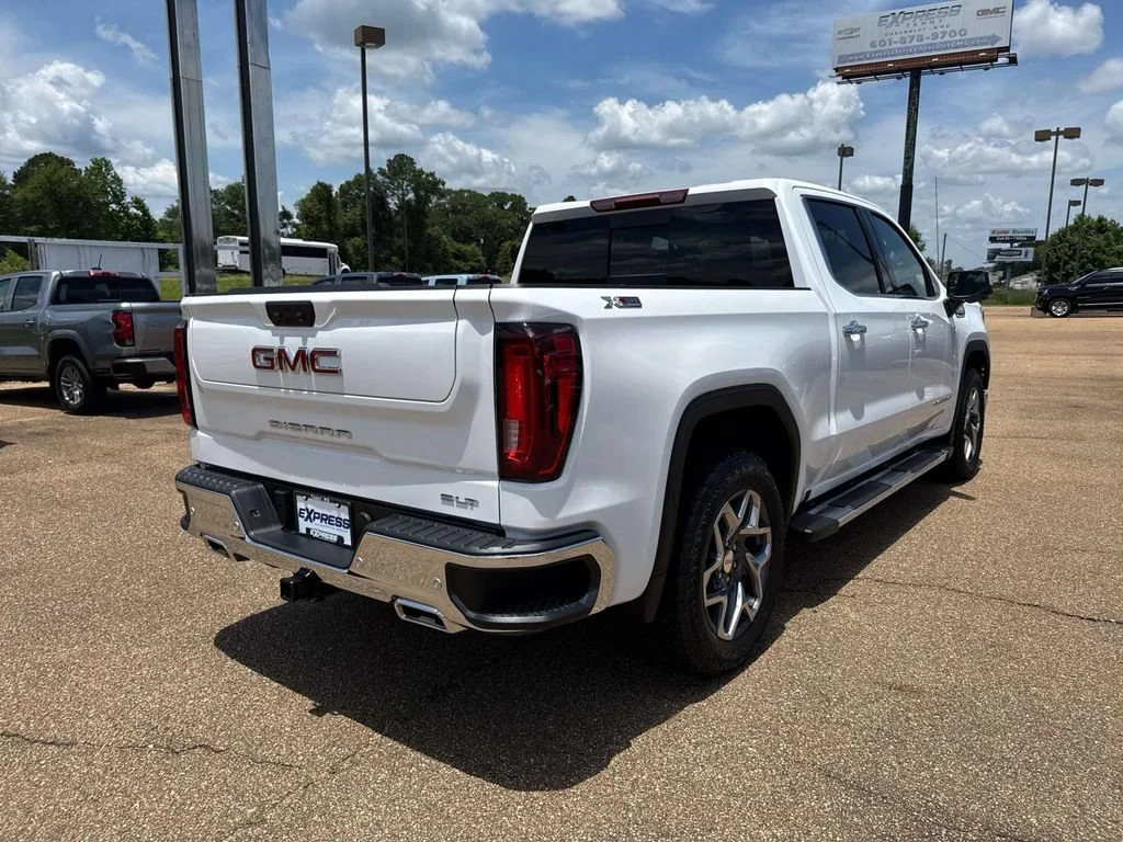 2026 GMC Sierra 1500 SLT - Photo 14
