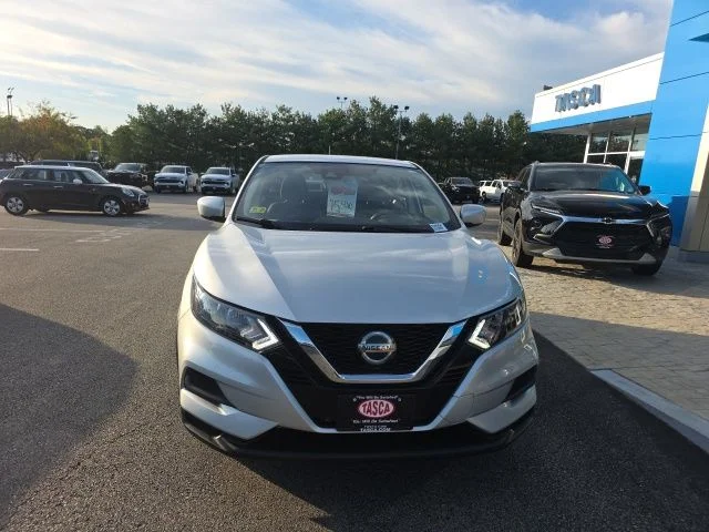 Used 2020 Silver Nissan S image 8