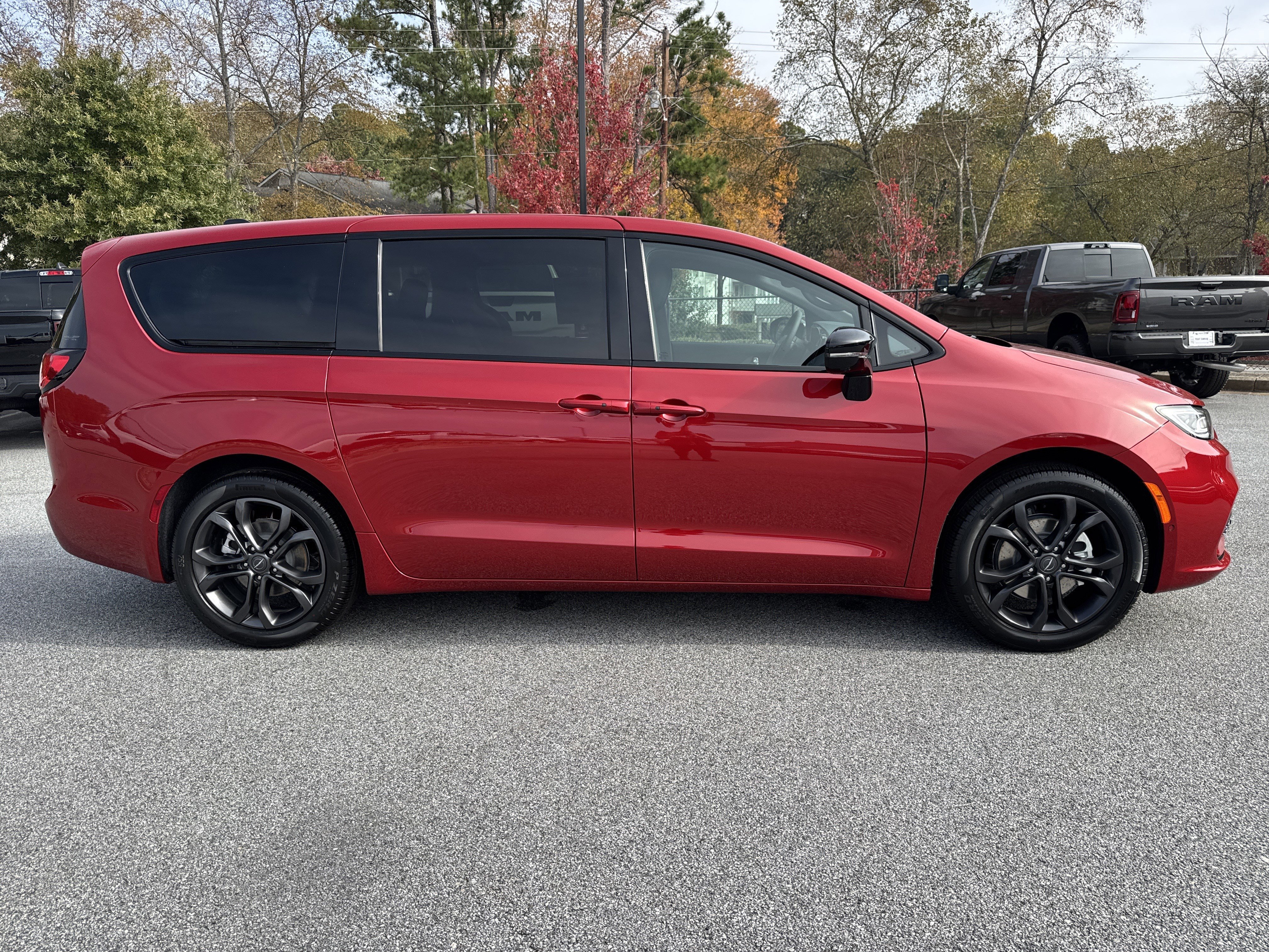 New 2026 Red Hot Pearl-Coat Exterior Paint Chrysler Select image 9