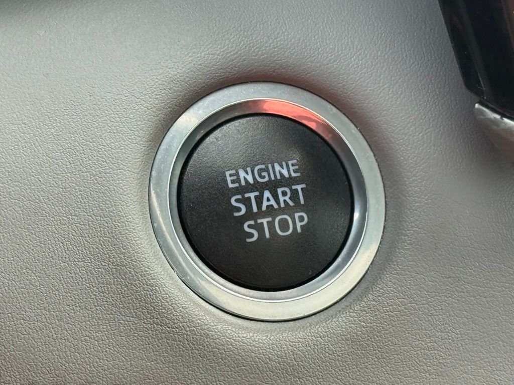 Used 2021  Toyota Platinum image 28