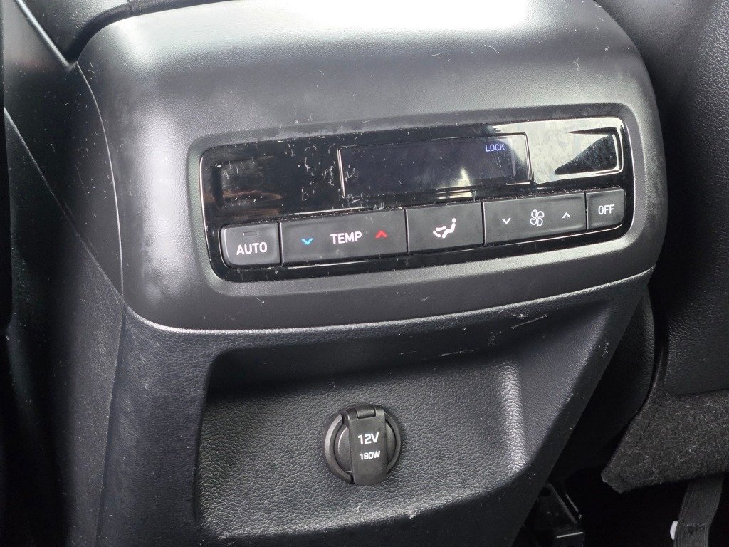 Used 2025 White Hyundai SEL image 19