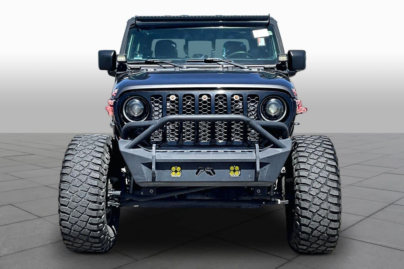 Pre-Owned 2021 Jeep Gladiator Willys