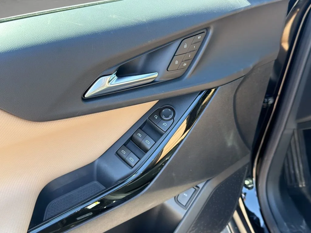 New 2026 Mosaic Black Metallic Chevrolet ACTIV image 12