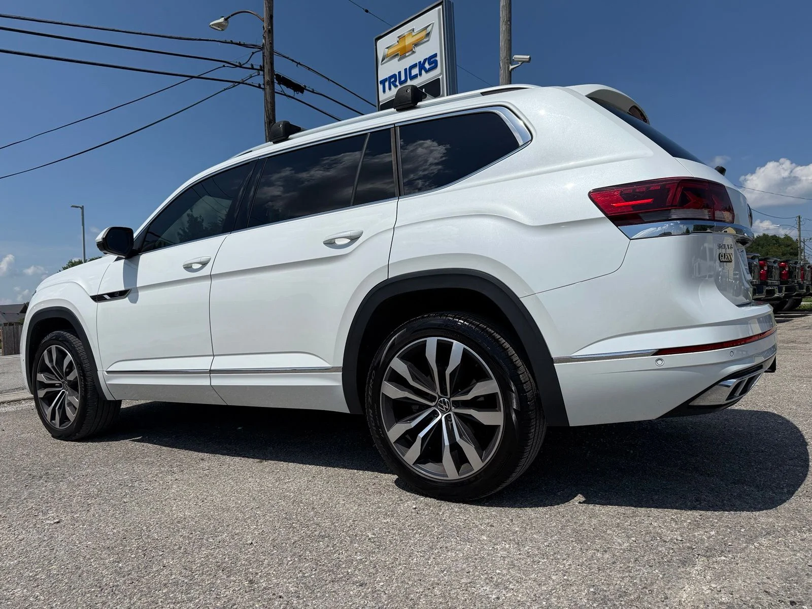 Used 2023 White Volkswagen 3.6L V6 SEL Premium R-Line image 4