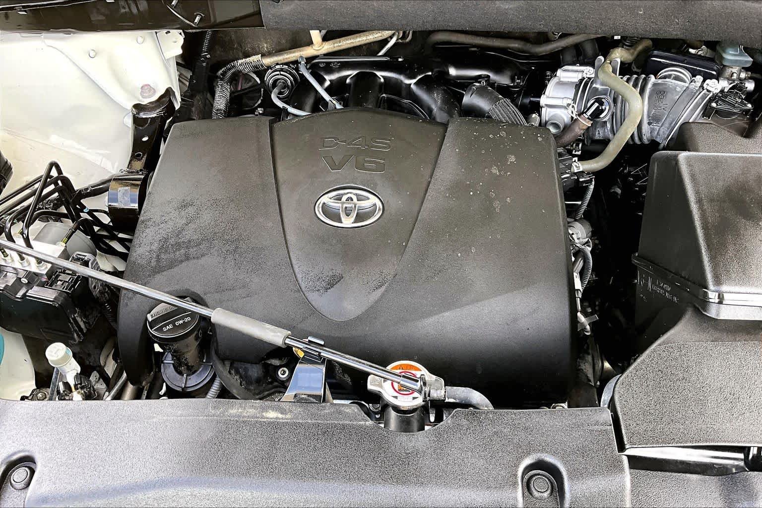 Used 2018 Blizzard Pearl Toyota Limited image 32